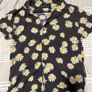 Abercrombie Daisy Print Button-Up Camp Collar Shirt - Black with Floral